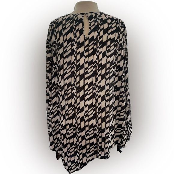 Women’s Black and White Abstract Geometric Printed Blouse - Picture 3 of 3